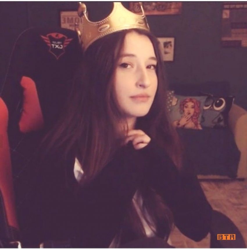 Pelin Baynazoğlu Kimdir? (Pqueen)